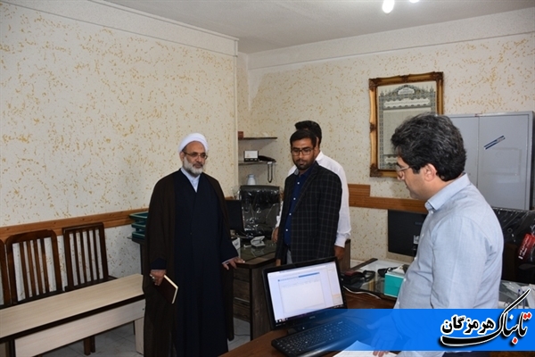 بازدید سر زده رئیس کل دادگستری استان هرمزگان از مجتمع دادگاه‌های کیفری و انقلاب بندرعباس