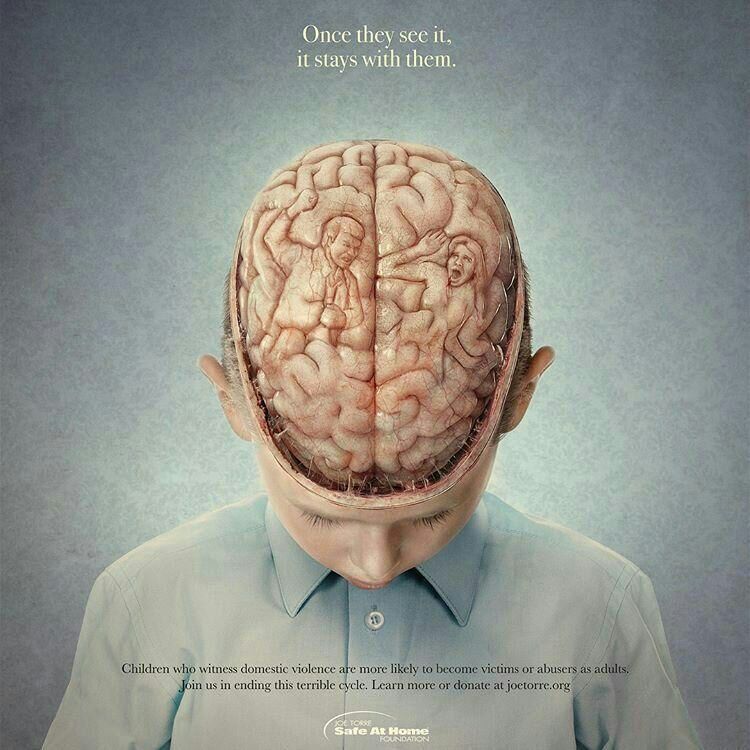 پوستر خلاقانه درباره ماندگاری مشاجره والدین در ذهن و آینده کودک