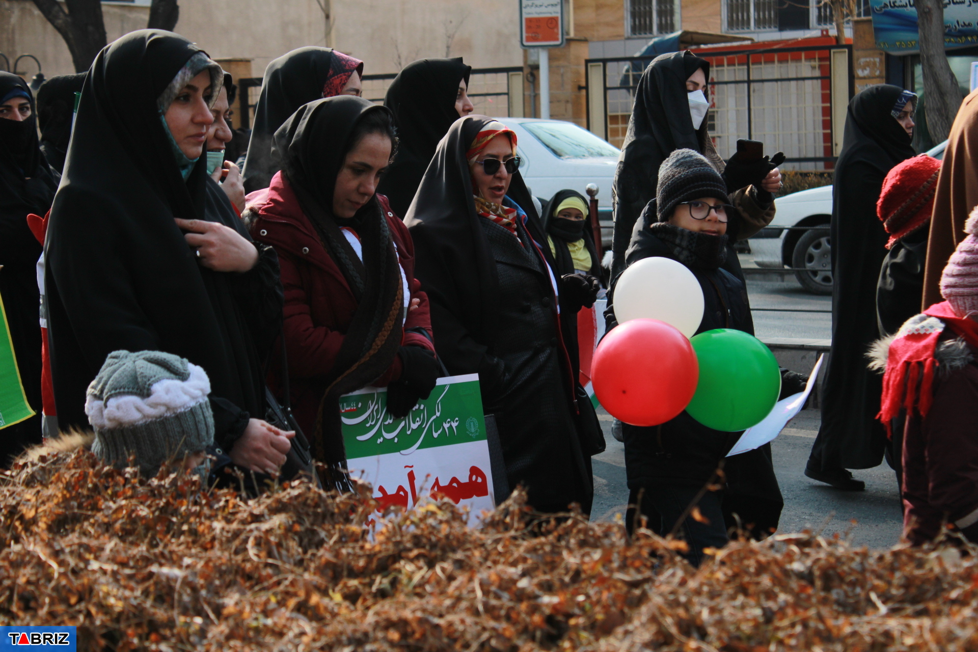 عکس/ حضور مردم تبریز در راهپیمایی ۲۲ بهمن