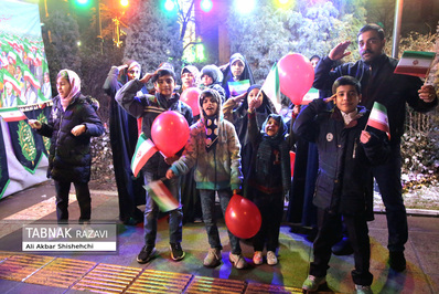 نورافشانی و شادمانی در شب  22 بهمن